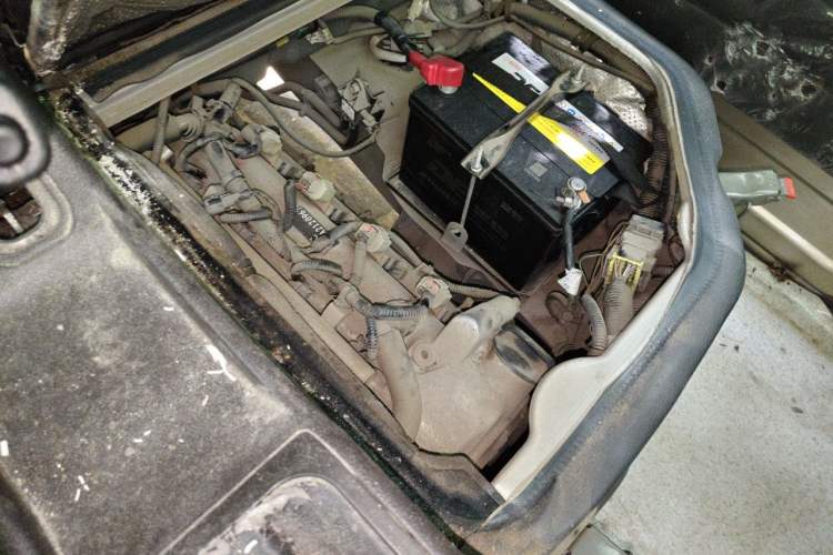 Used Wuling Rongguang 2019 1.5L Extended Basic Version Engine Bay Left