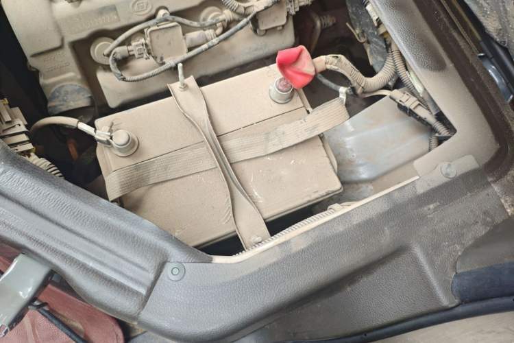 Used Wuling Rongguang 2019 1.2L S Van Standard Model with 5 Seats Engine Bay Left