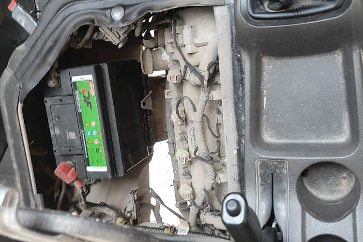 Used Wuling Rongguang 2019 1.5L S Base Version Engine Bay Left
