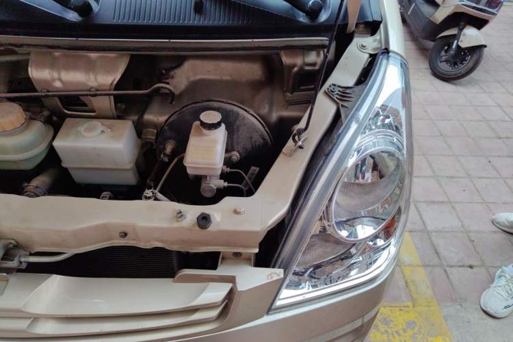 Used Wuling Rongguang 2019 1.5L S Base Version Engine Bay Left