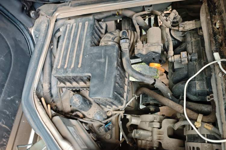 Used Wuling Rongguang 2019 1.5L Extended Basic Version Engine Bay Left