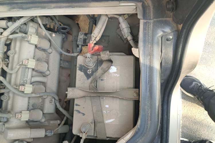 Used Wuling Rongguang 2019 1.5L Extended Basic Version Engine Bay Left