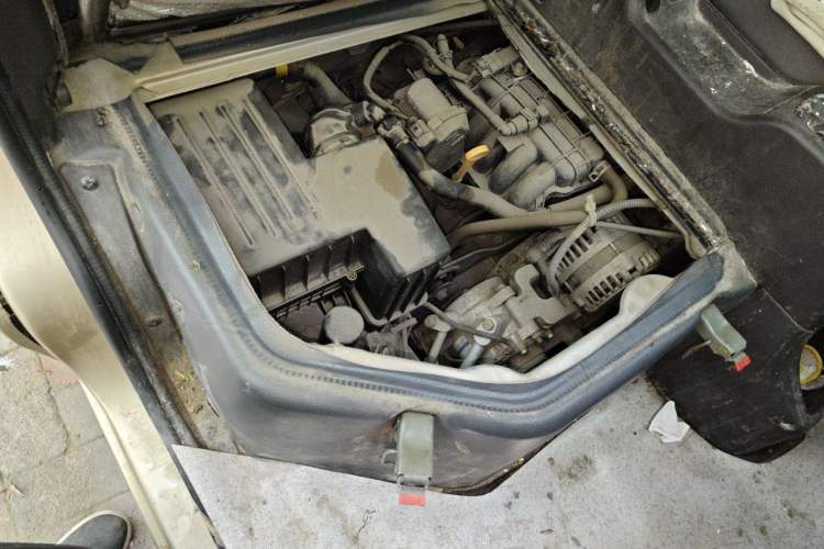 Used Wuling Rongguang 2019 1.5L Extended Basic Version Engine Bay Right