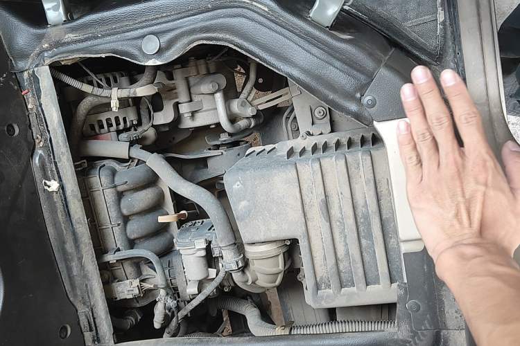 Used Wuling Rongguang 2019 1.5L S Base Version Engine Bay Right