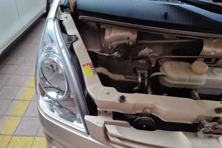Used Wuling Rongguang 2019 1.5L S Base Version Engine Bay Right
