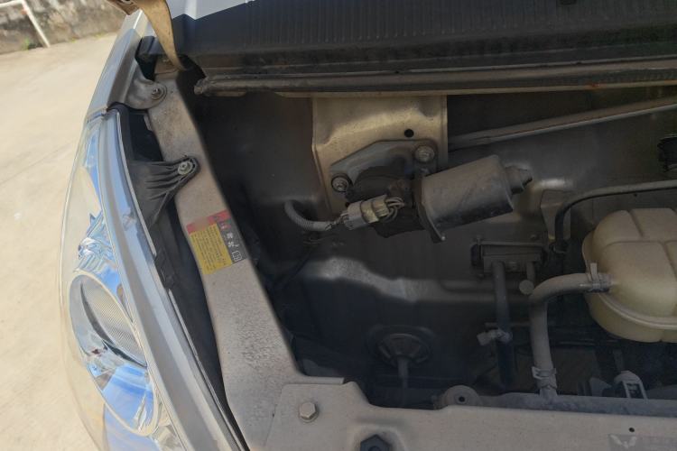 Used Wuling Rongguang 2019 1.2L S Van Utility Model with 2 Seats Engine Bay Right