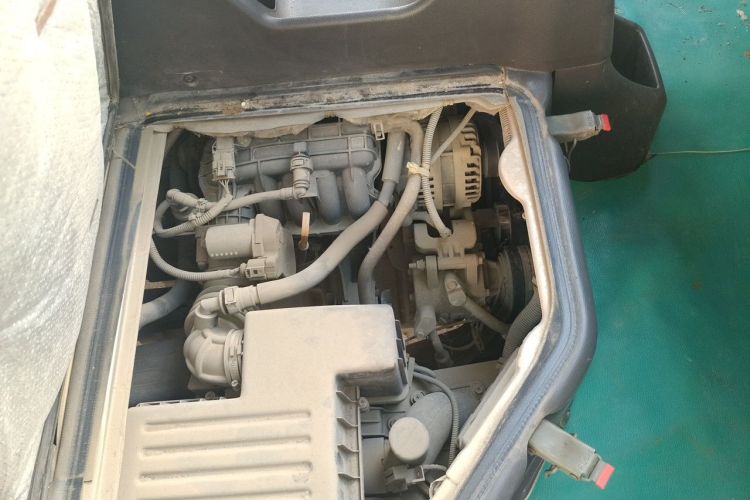 Used Wuling Rongguang 2019 1.5L Extended Basic Version Engine Bay Right