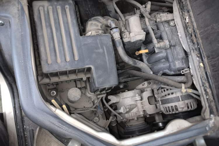 Used Wuling Rongguang 2019 1.5L Extended Basic Version Engine Bay Right