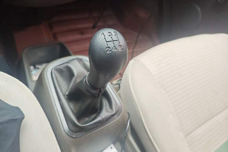 Used Wuling Rongguang 2019 1.2L S Van Standard Model with 5 Seats Gear Lever