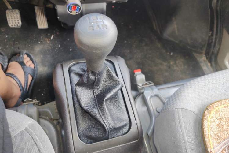 Used Wuling Rongguang 2019 1.5L Extended-Body Van Base Model with 5 Seats Gear Lever