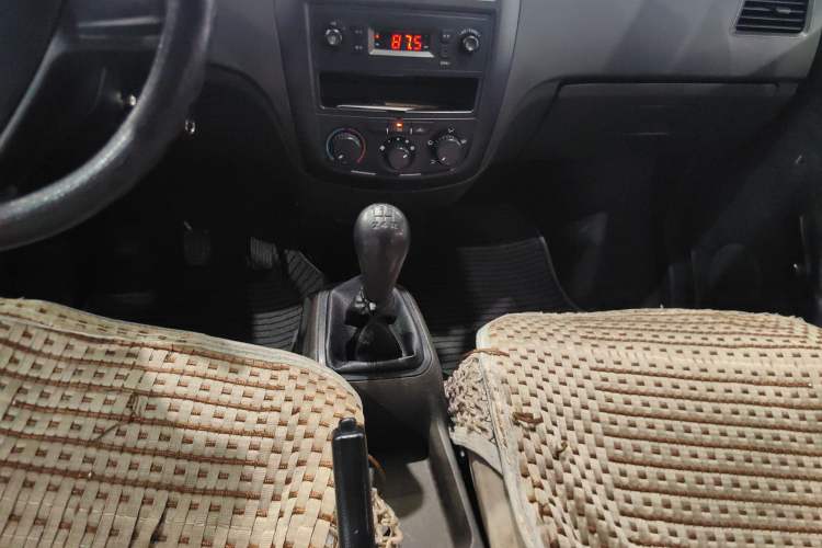 Used Wuling Rongguang 2019 1.2L S Van Standard Model with 5 Seats Gear Lever