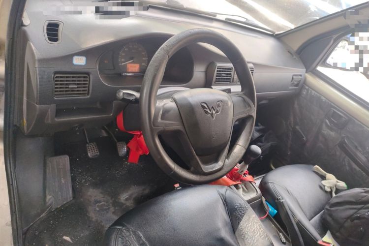 Used Wuling Rongguang 2019 1.5L Extended-Body Van Base Model with 5 Seats Interior 2