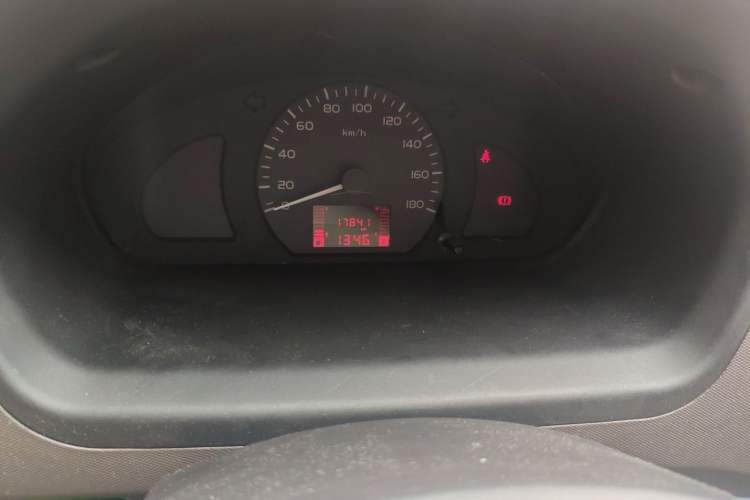 Used Wuling Rongguang 2019 1.2L S Van Standard Model with 5 Seats Odometer Close Up
