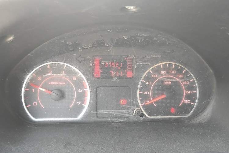 Used Wuling Rongguang 2019 1.5L S Base Version Odometer Close Up