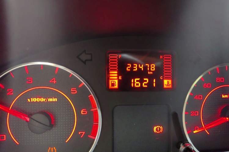 Used Wuling Rongguang 2019 1.5L S Base Version Odometer Close Up