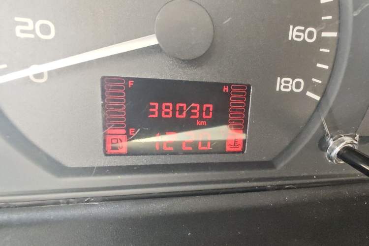 Used Wuling Rongguang 2019 1.2L S Van Utility Model with 2 Seats Odometer Close Up