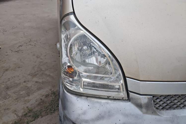 Used Wuling Rongguang 2019 1.5L Extended-Body Van Base Model with 5 Seats Right Front Headlight