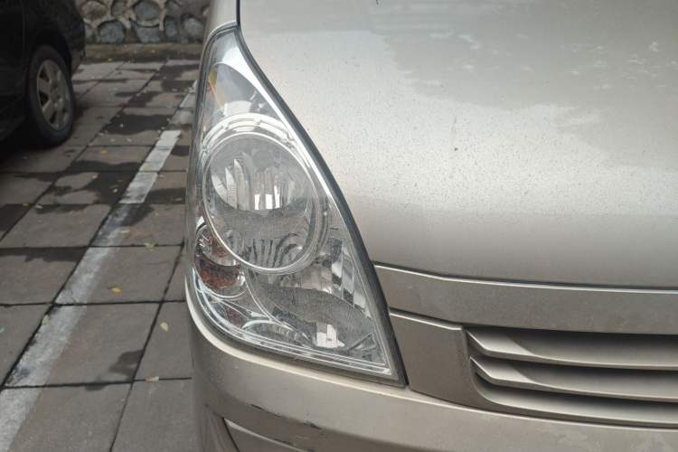 Used Wuling Rongguang 2019 1.2L S Van Standard Model with 5 Seats Right Front Headlight
