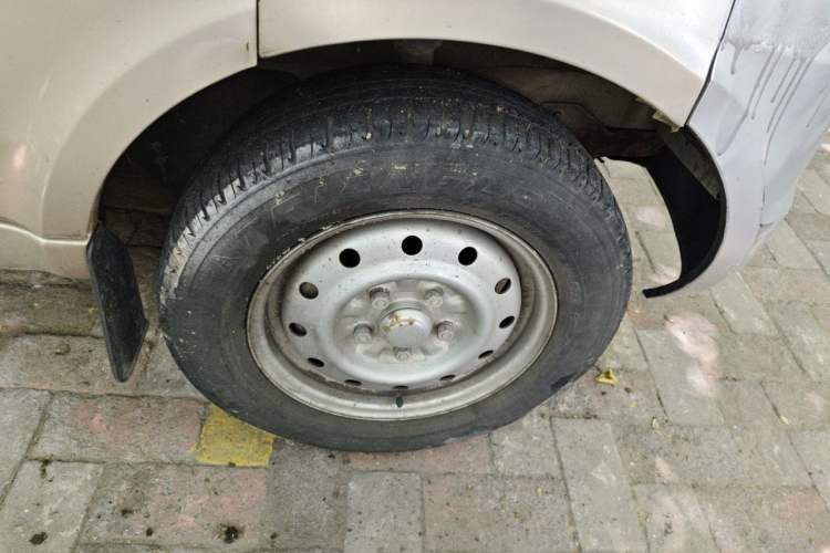 Used Wuling Rongguang 2019 1.5L Extended Basic Version Right Front Wheel Hub