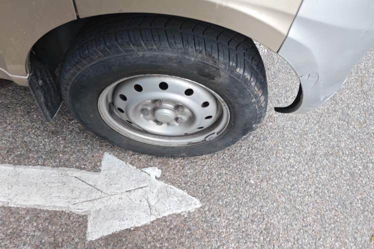 Used Wuling Rongguang 2019 1.5L Extended-Body Van Base Model with 2 Seats Right Front Wheel Hub