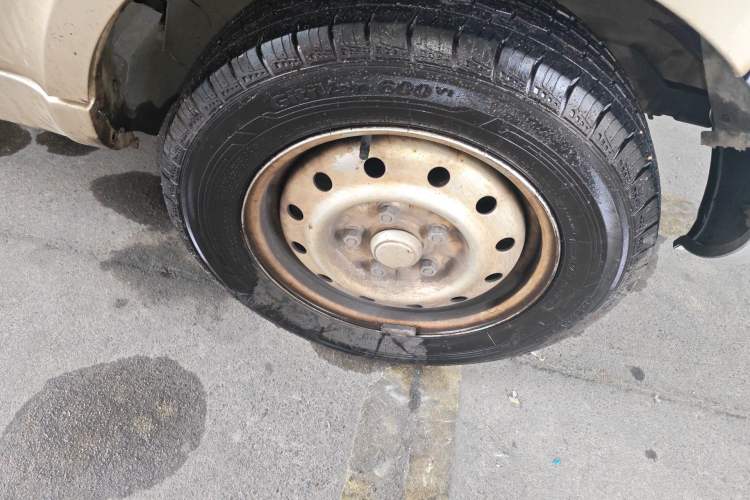 Used Wuling Rongguang 2019 1.5L Extended Basic Version Right Front Wheel Hub