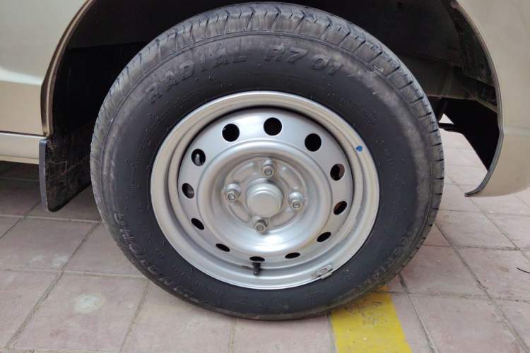 Used Wuling Rongguang 2019 1.5L S Base Version Right Front Wheel Hub