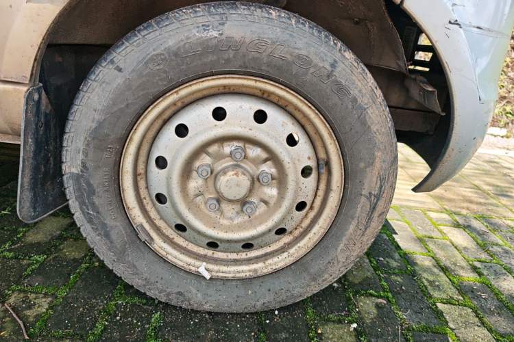 Used Wuling Rongguang 2019 1.5L Extended Basic Version Right Front Wheel Hub
