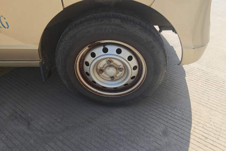 Used Wuling Rongguang 2019 1.2L S Van Utility Model with 2 Seats Right Front Wheel Hub