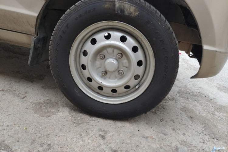 Used Wuling Rongguang 2019 1.2L S Base Model Right Front Wheel Hub