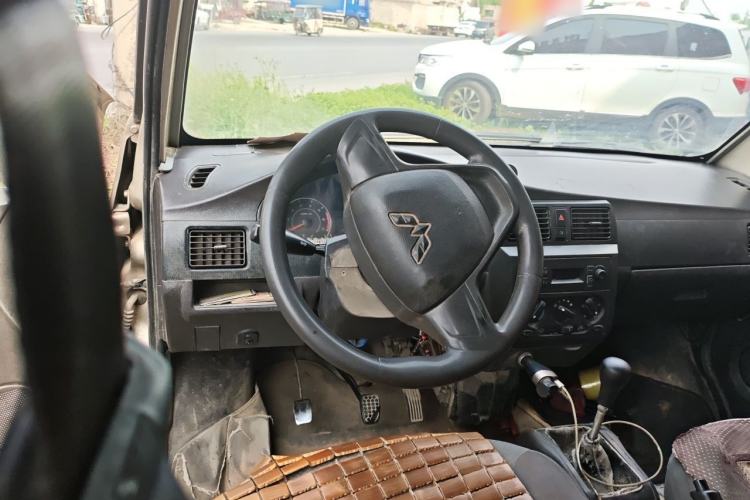 Used Wuling Rongguang 2019 1.5L Extended-Body Van Base Model with 5 Seats Steering Wheel