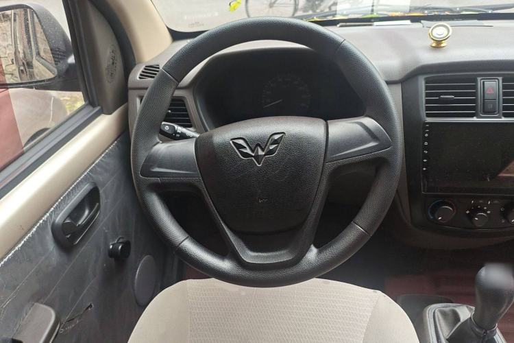 Used Wuling Rongguang 2019 1.2L S Van Standard Model with 5 Seats Steering Wheel