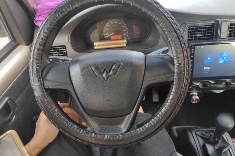 Used Wuling Rongguang 2019 1.5L Extended-Body Van Base Model with 5 Seats Steering Wheel