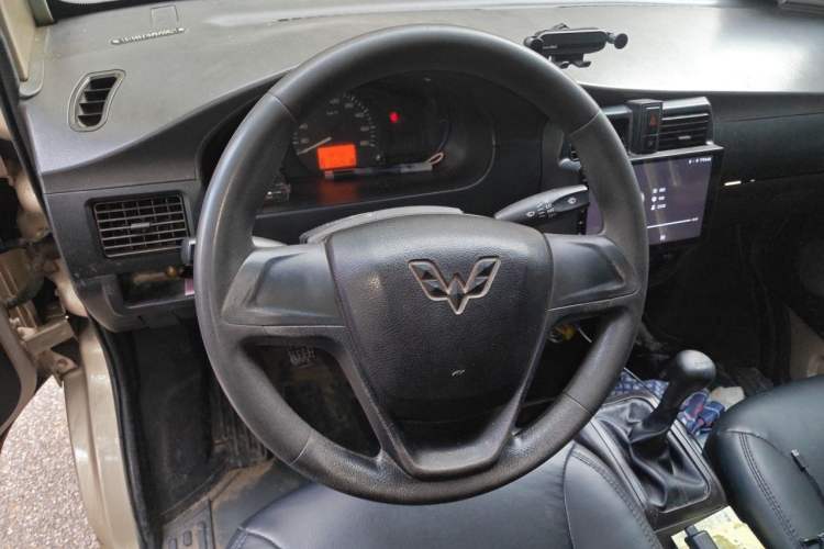 Used Wuling Rongguang 2019 1.5L Extended-Body Van Base Model with 2 Seats Steering Wheel