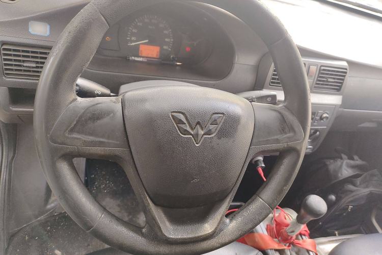 Used Wuling Rongguang 2019 1.5L Extended-Body Van Base Model with 5 Seats Steering Wheel
