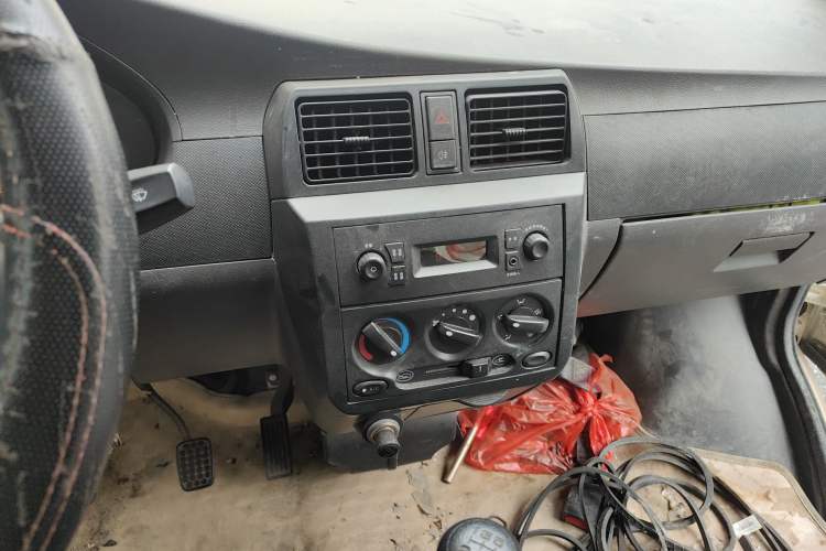Used Wuling Rongguang 2020 1.5L Extended Basic Version China VI Standard L3C Audio And AC Panel