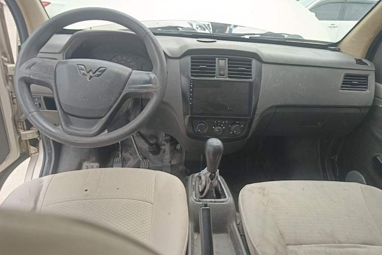 Used Wuling Rongguang 2020 1.2L S Base Model China VI Center Console