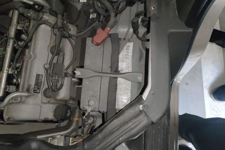 Used Wuling Rongguang 2020 1.2L S Base Model China VI Engine Bay Left