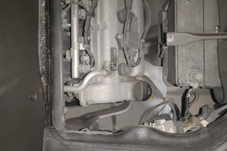 Used Wuling Rongguang 2020 1.2L S Base Model China VI Engine Bay Right