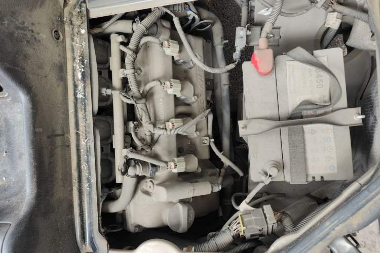 Used Wuling Rongguang 2020 1.5L Extended Basic Version China VI Standard L3C Engine Bay Right