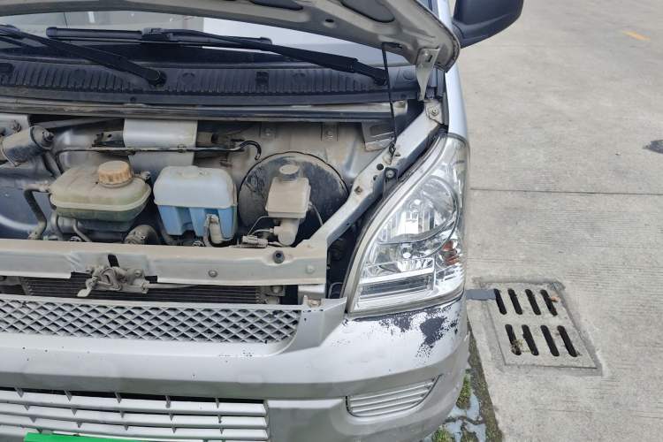 Used Wuling Rongguang 2020 1.5L Extended Basic Version China VI Standard L3C Engine Bay Left