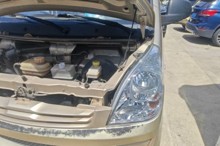 Used Wuling Rongguang 2020 1.2L S Base Model China VI Engine Bay Left
