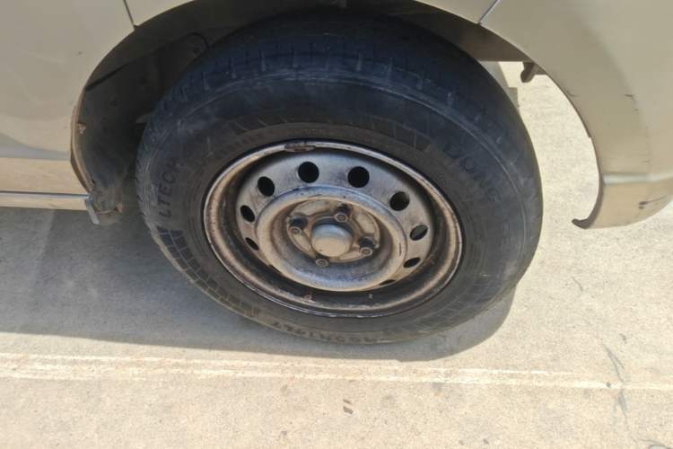 Used Wuling Rongguang 2020 1.2L S Base Model China VI Right Front Wheel Hub