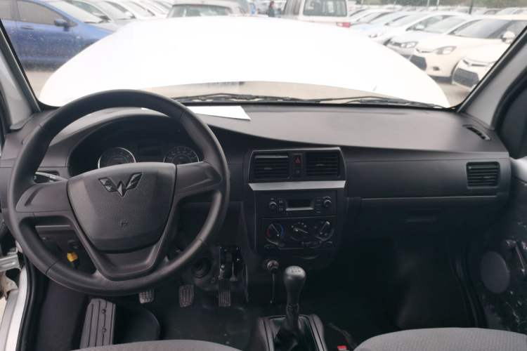Used Wuling Rongguang 2020 1.5L Extended Basic Version China VI Standard L3C Center Console