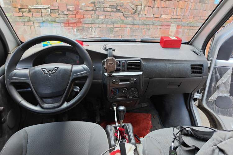 Used Wuling Rongguang 2020 1.5L Extended Basic Version China VI Standard L3C Center Console