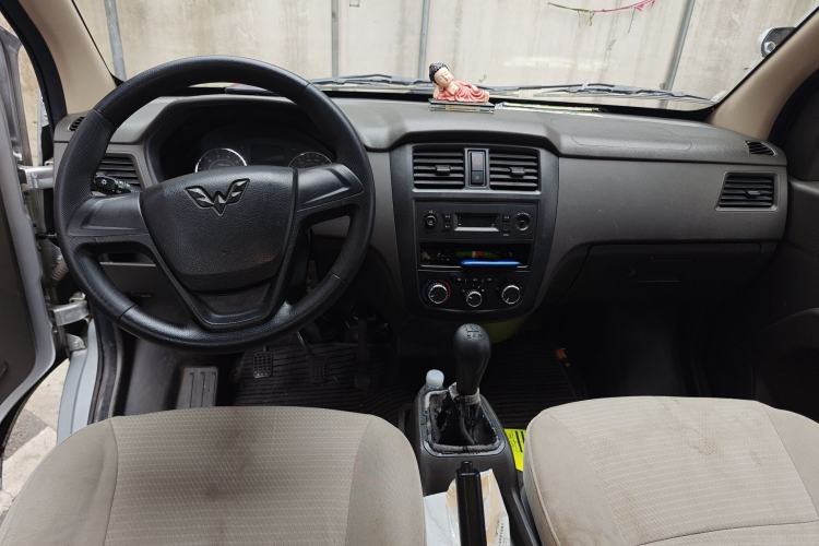 Used Wuling Rongguang 2020 1.2L S Base Model China VI Center Console