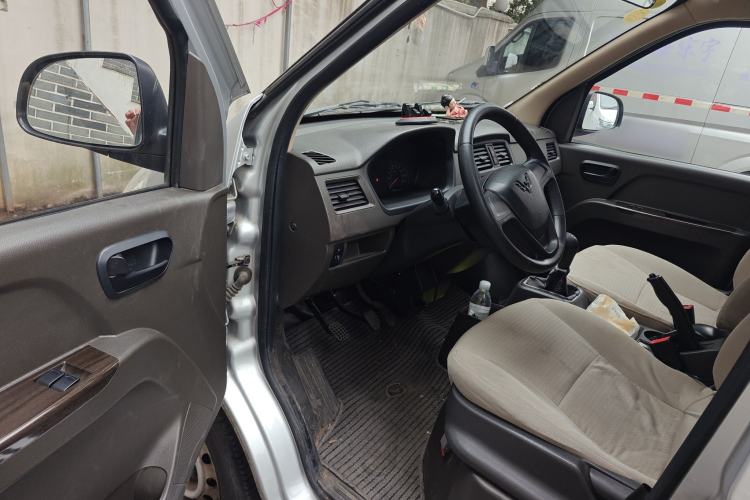 Used Wuling Rongguang 2020 1.2L S Base Model China VI Driver Seat