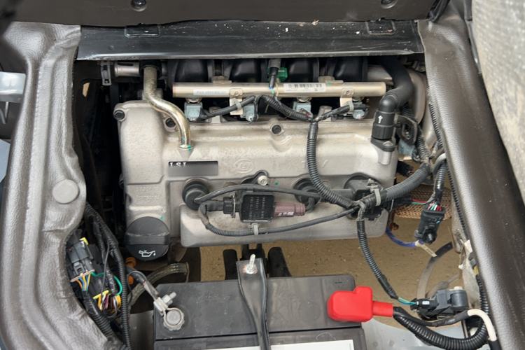 Used Wuling Rongguang 2020 1.2L S Base Model China VI Engine Bay