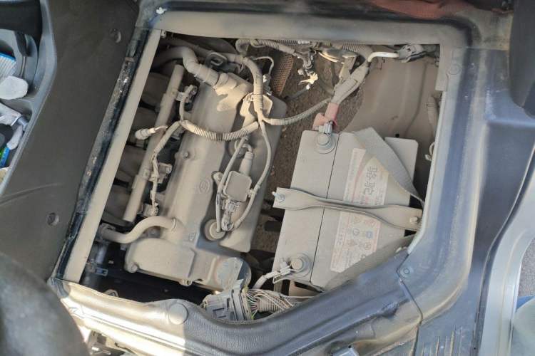 Used Wuling Rongguang 2020 1.2L S Base Model China VI Engine Bay