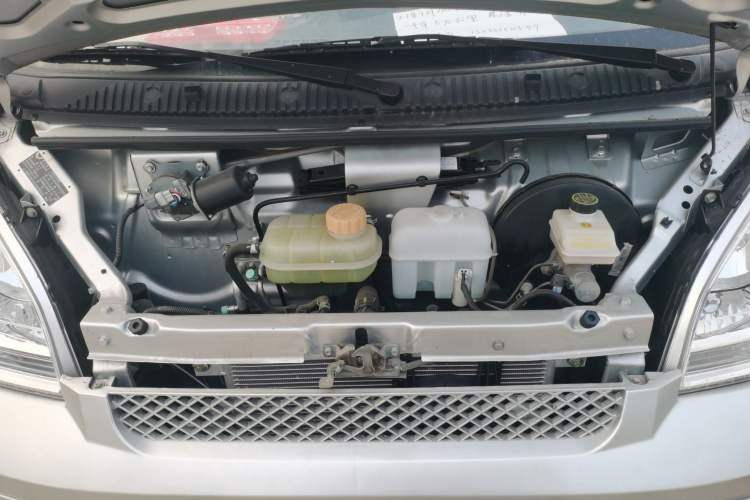 Used Wuling Rongguang 2020 1.5L Extended Basic Version China VI Standard L3C Engine Bay