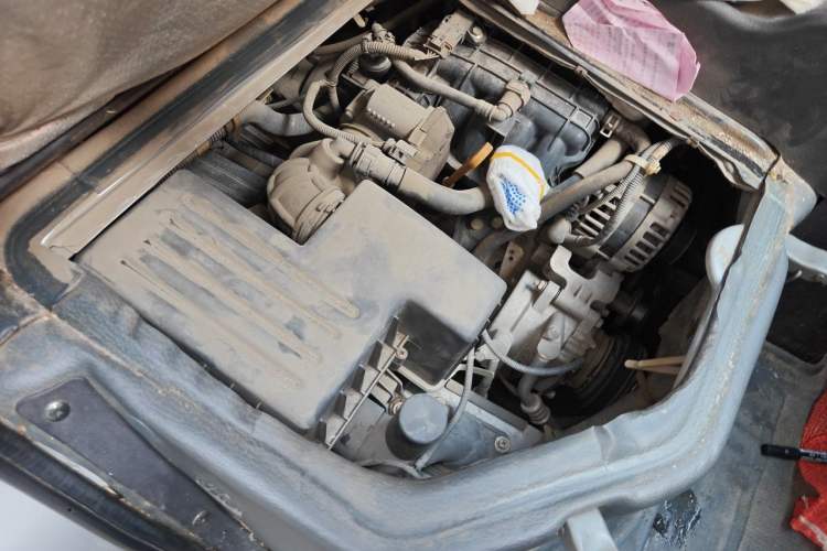 Used Wuling Rongguang 2020 1.5L Extended Basic Version China VI Standard L3C Engine Bay